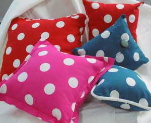 cojines cuadrados de lunares